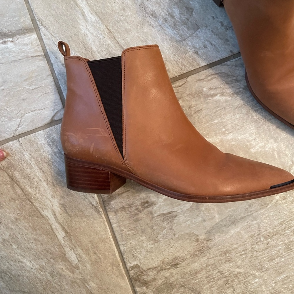 Women's Tan Chelsea Boots